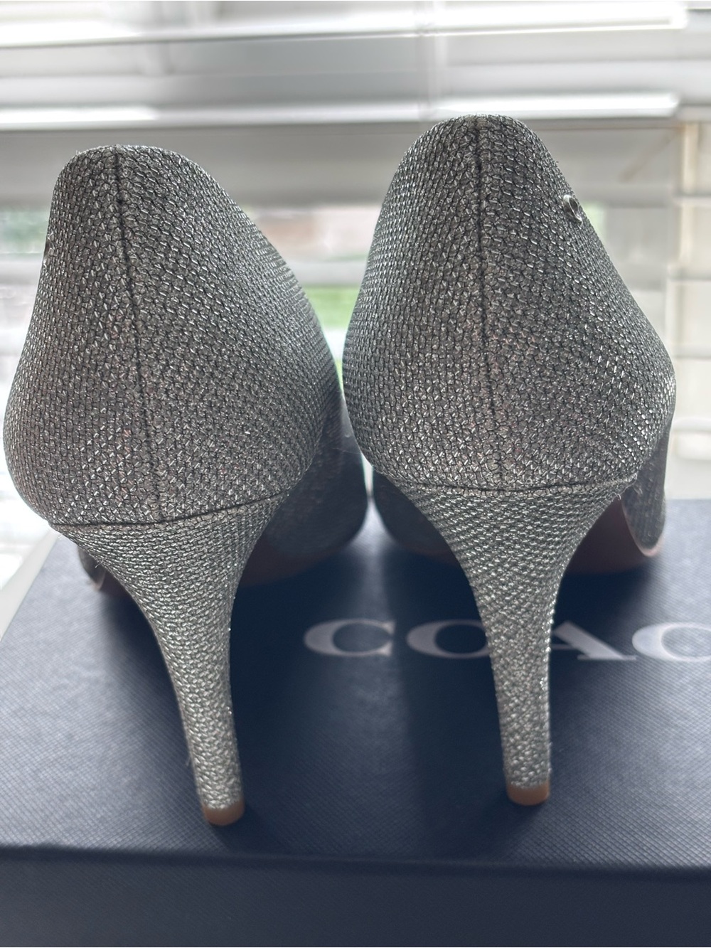 COACH Silver Glitter Pointed-Toe Pumps New with Box, Size 8. - Picture 5 of 10